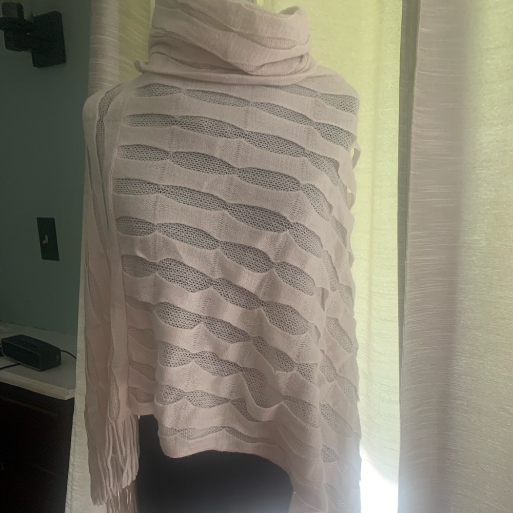 Poncho - Picture 3 of 3